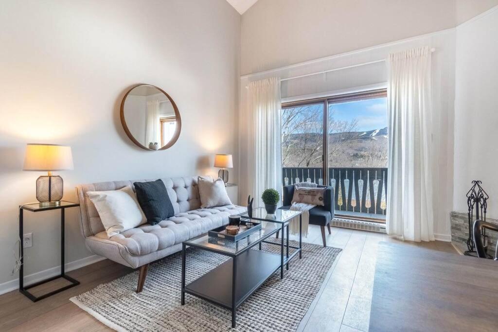 Bright & Modern Lac Tremblant Condo With Views Mont-Tremblant Ngoại thất bức ảnh