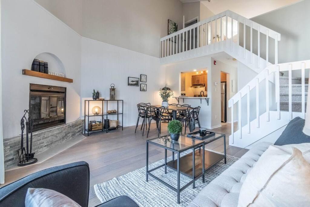 Bright & Modern Lac Tremblant Condo With Views Mont-Tremblant Ngoại thất bức ảnh